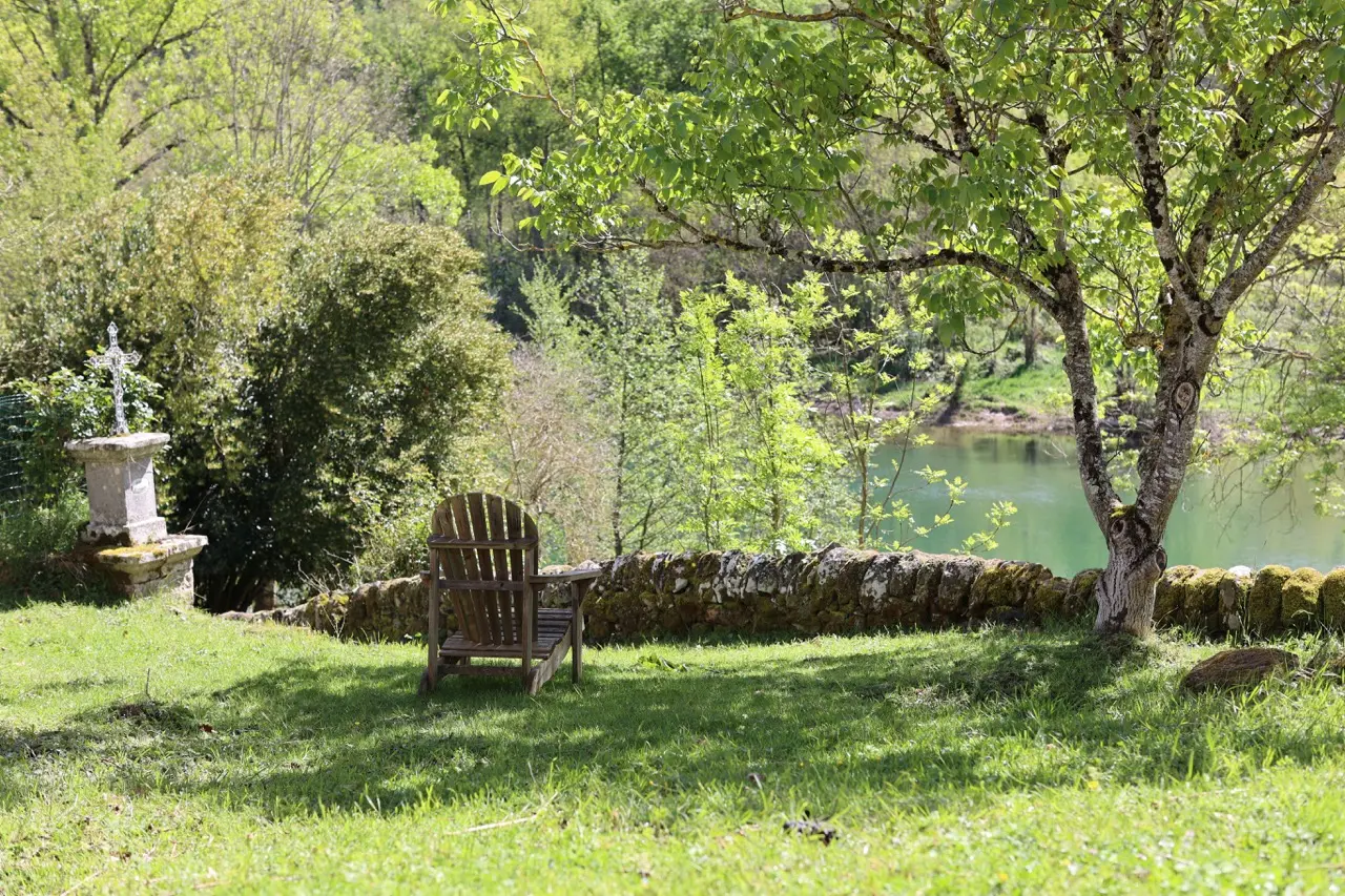 Maison Monji – vue extérieure, ambiance, rivière